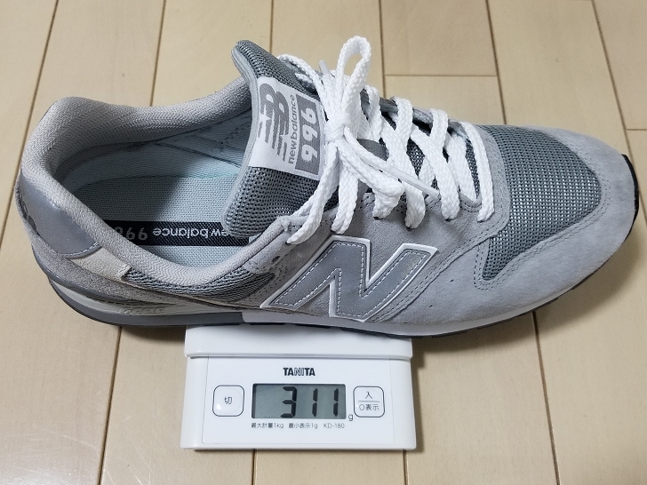 ニューバランスCM996のグレー