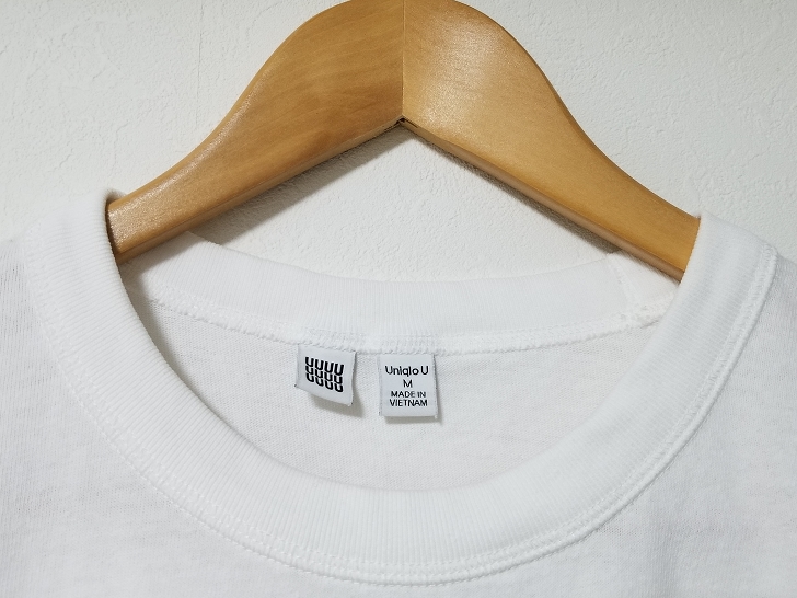 Uniqlo UのクルーネックTシャツの首回り