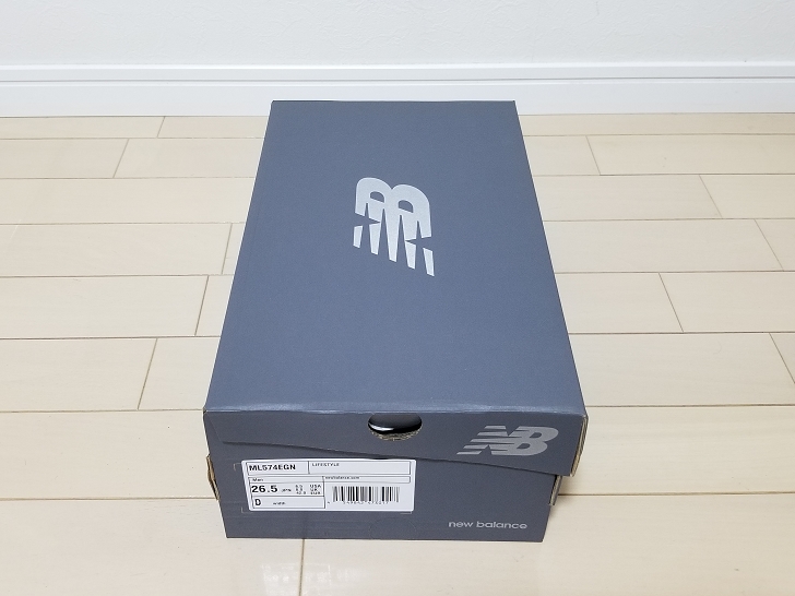 ニューバランスML574EGNの箱