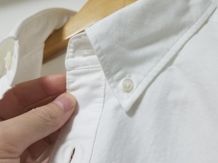 無印良品の新疆綿洗いざらしオックスボタンダウンシャツの白シャツ