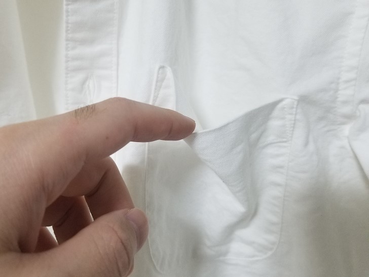 無印良品の新疆綿洗いざらしオックスボタンダウンシャツの白シャツのポケット