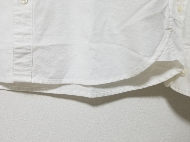 無印良品の新疆綿洗いざらしオックスボタンダウンシャツの白シャツの着丈